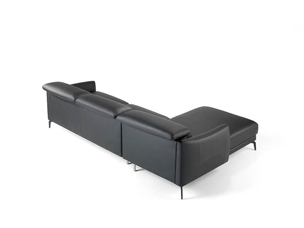 Sofá con Chaiselongue 6058/6059 tapizado en piel, elige si quieres chaiselongue a derecha o izquierda de Ángel Cerdá