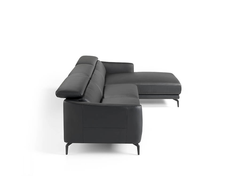 Sofá con Chaiselongue 6058/6059 tapizado en piel, elige si quieres chaiselongue a derecha o izquierda de Ángel Cerdá