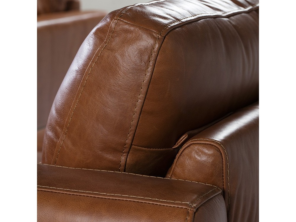 Butaca tapizada en piel con base de madera color nogal 5036 Ángel Cerdá Harmony