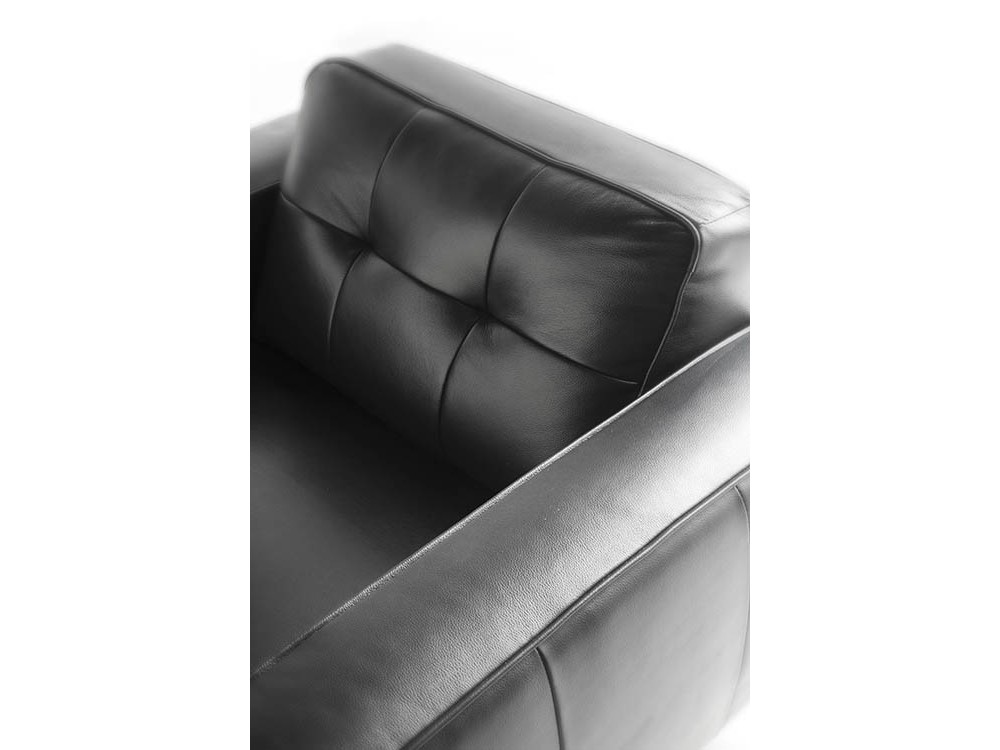 Butaca tapizada en piel negra con base de madera color nogal 5037 Ángel Cerdá Harmony