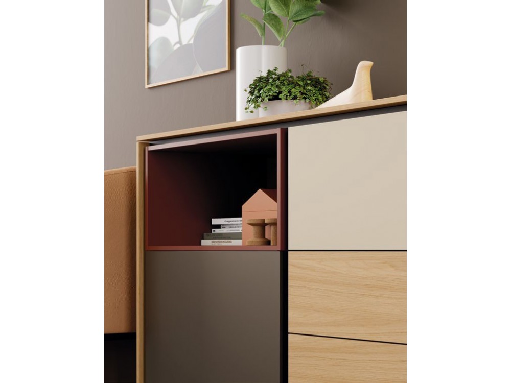 Aparador con estructura en chapa de roble y frentes lacados New Book