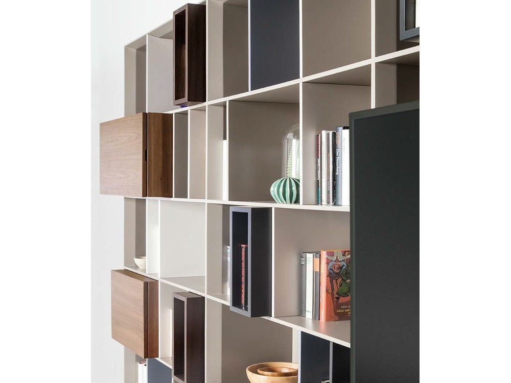 Librería con espacio para la televisión en antracita mate y chapa eucalipto Yoko Time