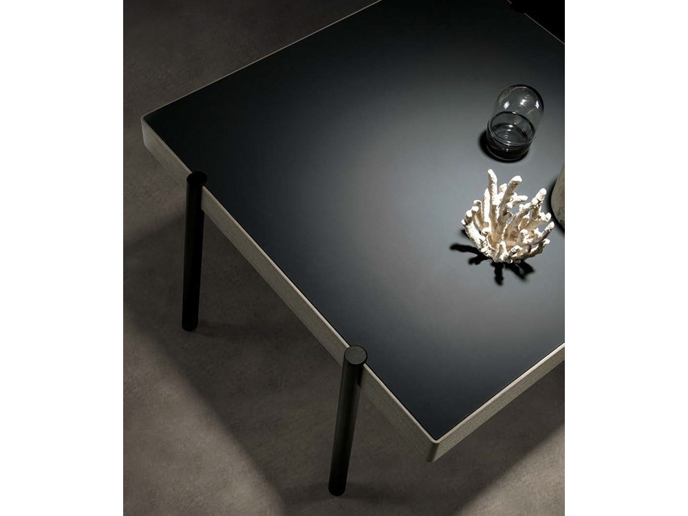 Mesa de centro o auxiliar lacada con estrutura de metal Birch Time