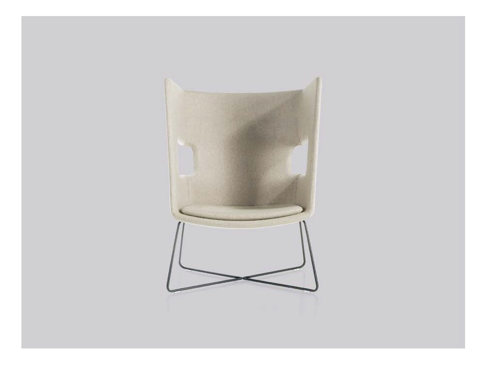 Butaca con respaldo alto tapizada en textil Poppea Time