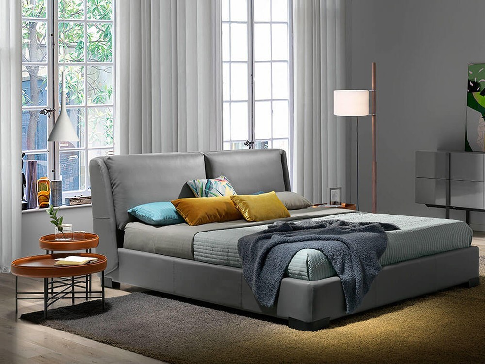 Mesa de centro de nogal con aro de cuero y pies de acero 2058 de Ángel Cerdá