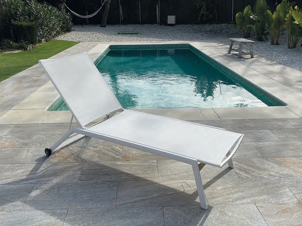 Tumbona de aluminio y textilene reclinable y apilable con ruedas Menorca Majestic Garden - 5