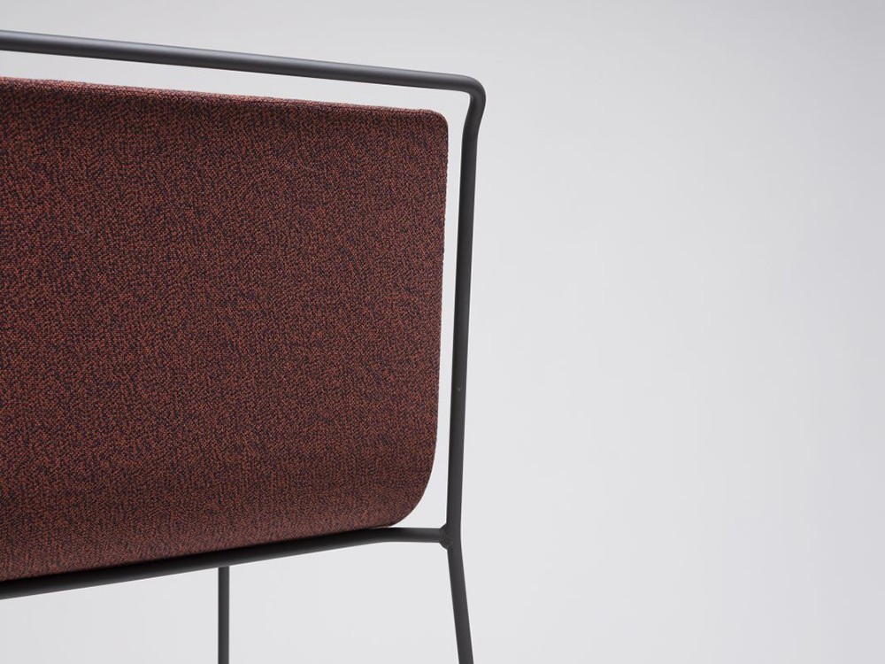 Taburete Alo con estructura en acero Taburete Alo con estructura en acero