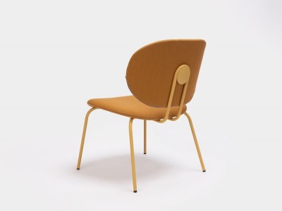 Butaca de diseño Ondarreta: modelo Hari tapizada con una gama de tejidos seleccionados