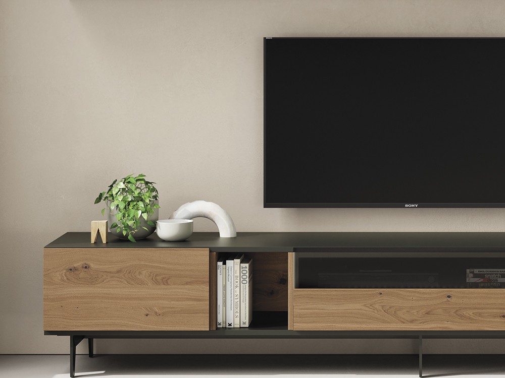 Composición para salón con mueble bajo en chapa de roble y marengo y un módulo galería con puerta Vive