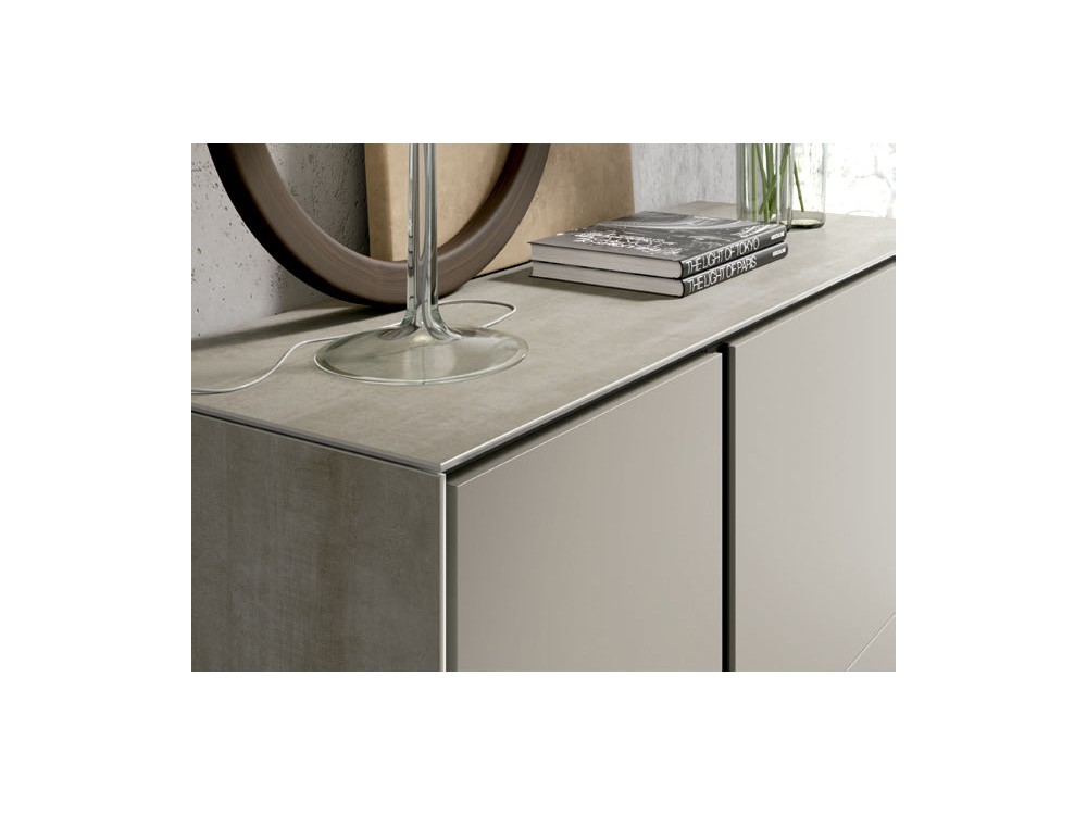 Detalle de la estructura en porcelánico del aparador alto New Book 26 de Vive