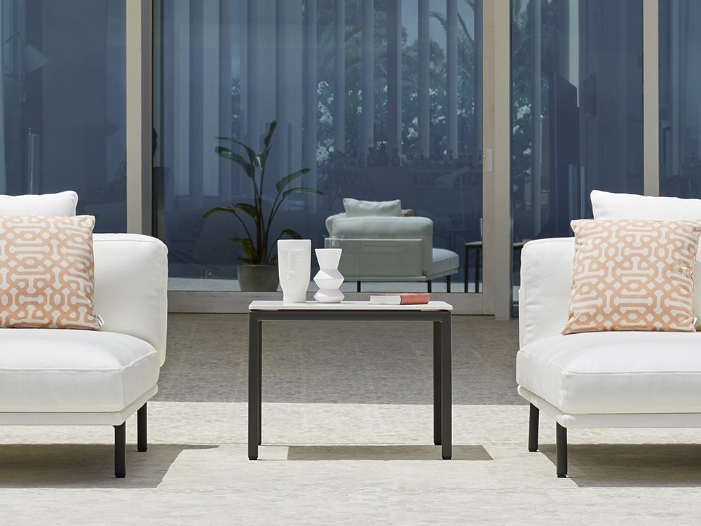 Mesa auxiliar para salón exterior de aluminio y hpl o porcelánico Long Island Point - 1