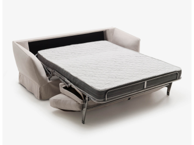 Sofá cama Spat, diseño desenfadado y práctico con apertura italiana sin necesidad de retirar cojines o tapizados.