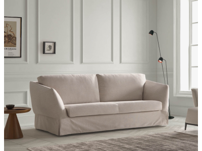 El sofá cama Spat combina estética retro y sistema de apertura italiana en una pieza pensada para el confort diario.