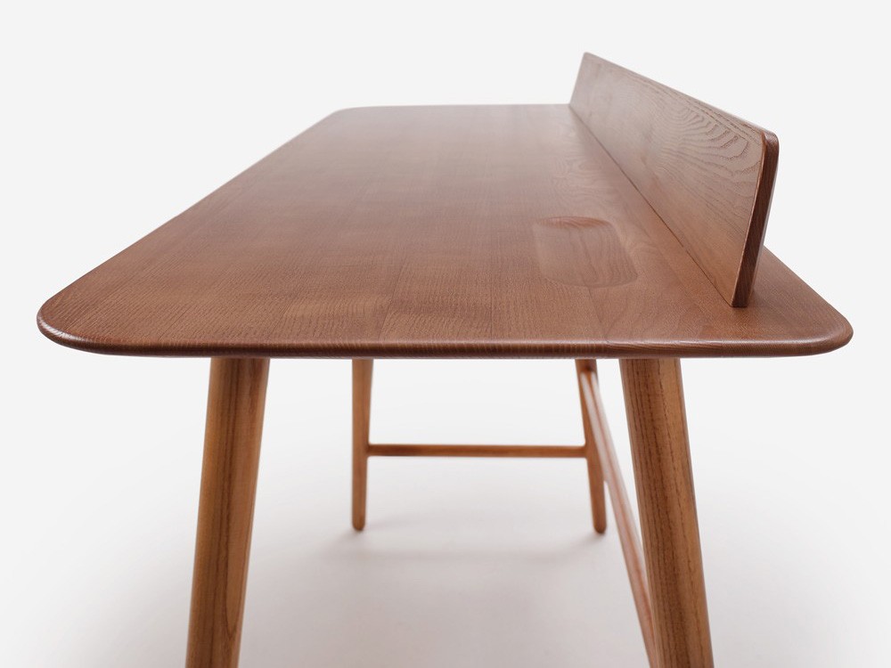 Escritorio elegante Besk, para espacios con carácter y orden