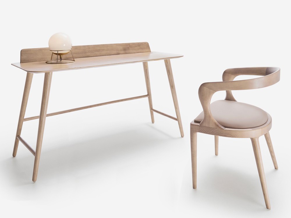 Besk, un escritorio que aporta calidez y simplicidad al entorno