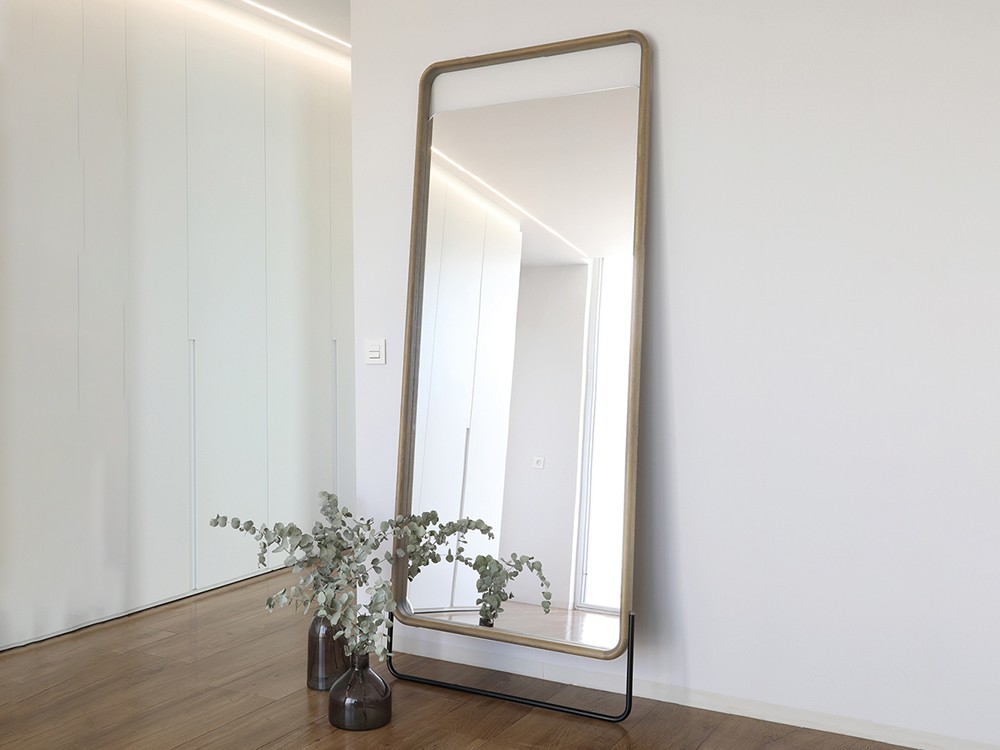 Frajumar Gork, espejo de cuerpo entero con estructura pensada para seguridad y estilo