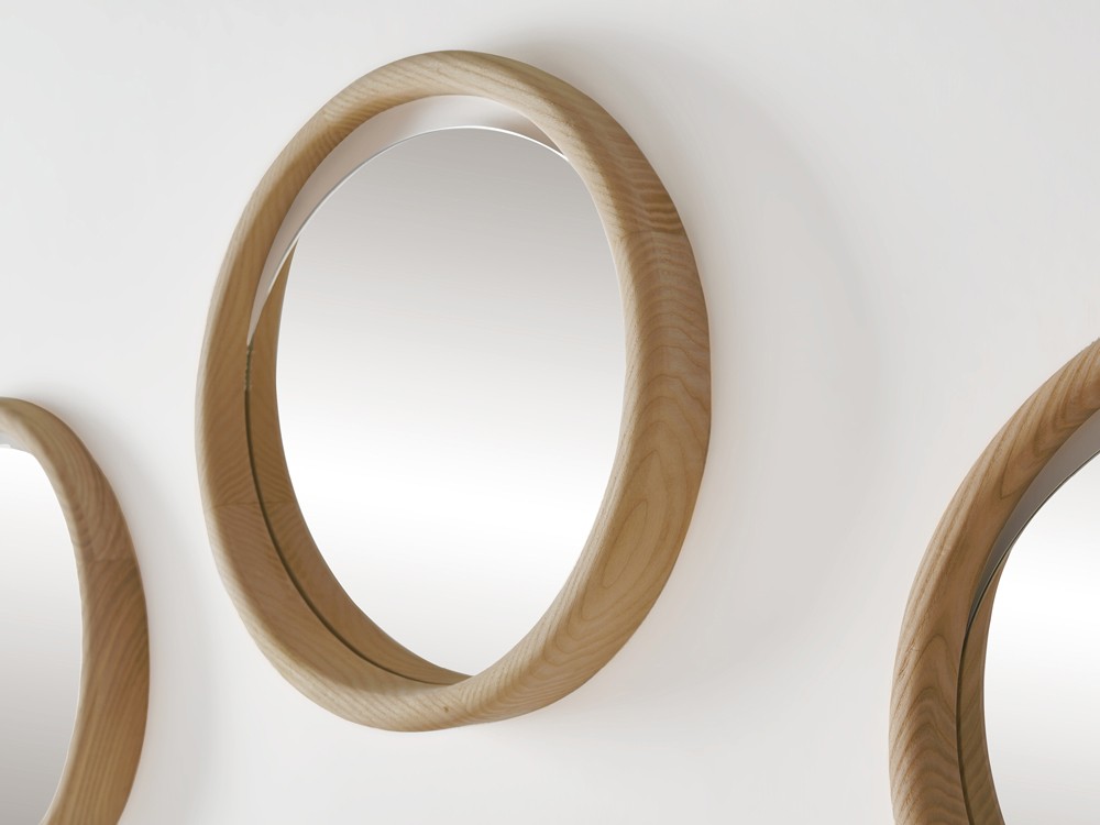 Espejos redondos Skon XS Beltá Frajumar con marco en roble, cerezo o wengué