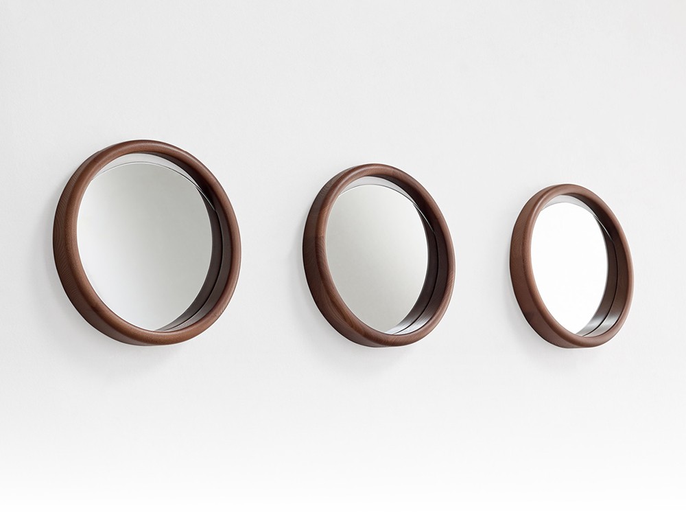 Elegante juego de espejos Skon XS en madera maciza de fresno