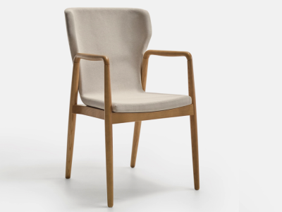 Respaldo ergonómico y asiento mullido en la butaca Níes Beltá Frajumar