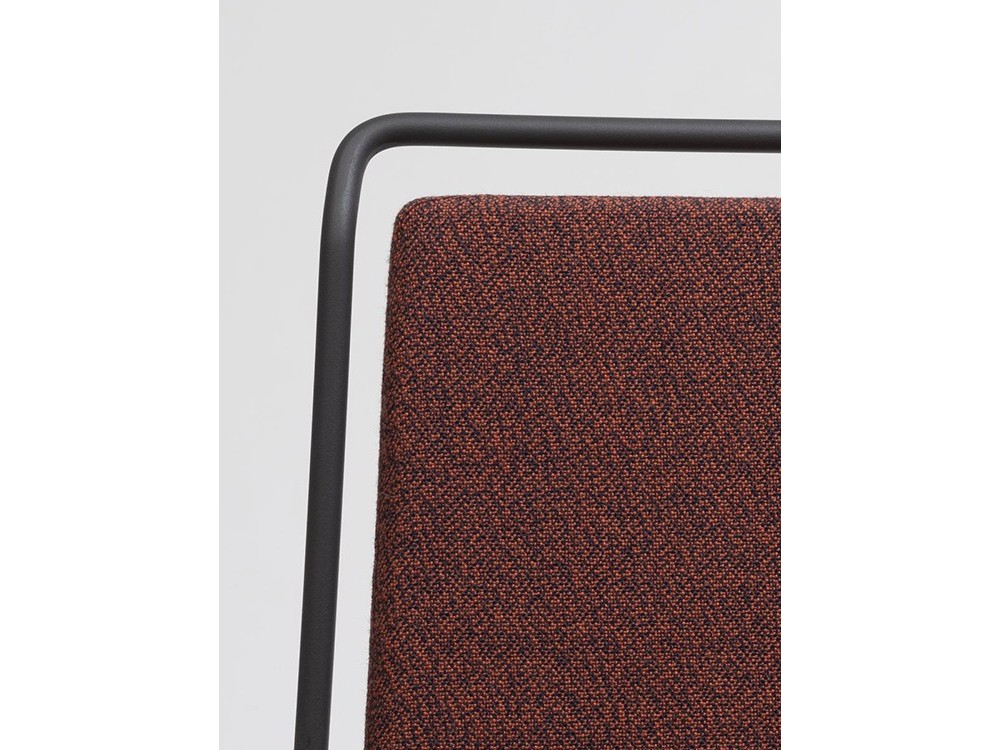 Silla con estructura de acero Aia