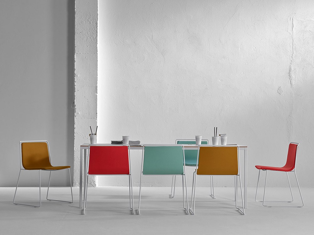 Silla tapizada con estructura de acero Alo Ondarreta - 43
