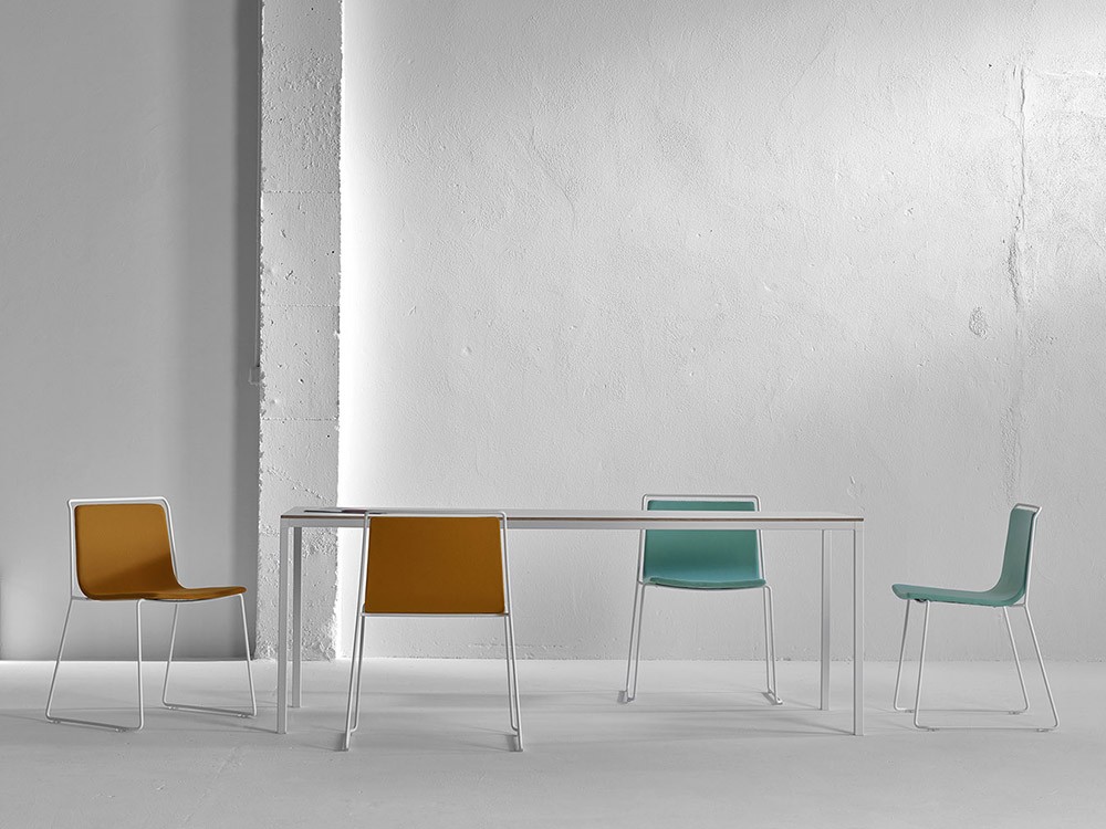 Silla tapizada con estructura de acero Alo Ondarreta - 42