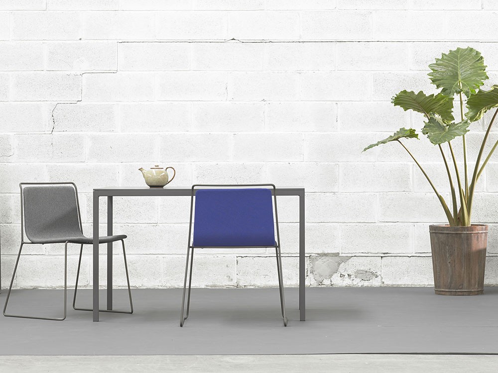 Silla tapizada con estructura de acero Alo Ondarreta - 44