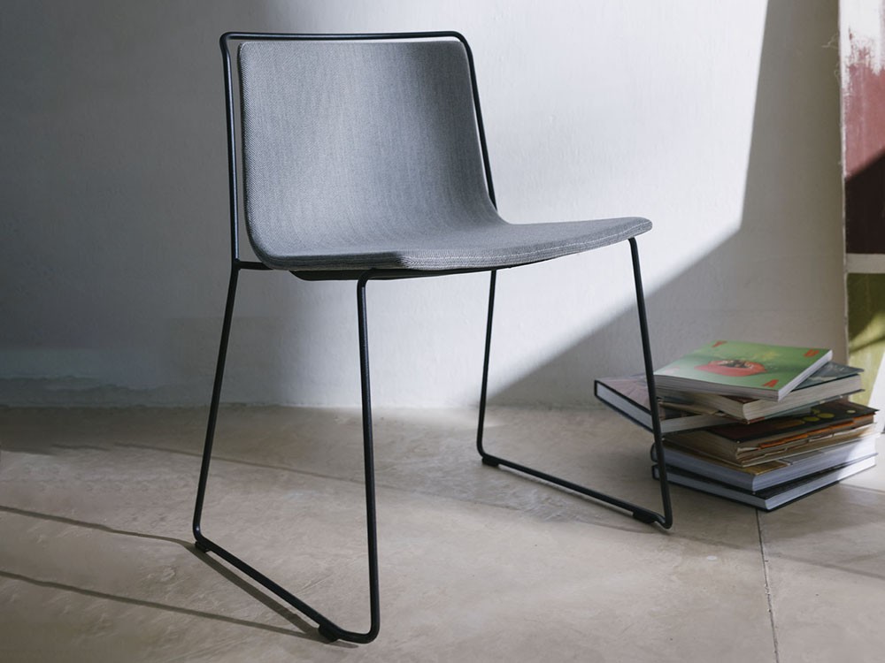 Silla tapizada con estructura de acero Alo Ondarreta - 46