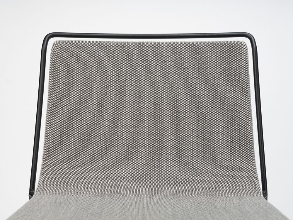 Silla tapizada con estructura de acero Alo Ondarreta - 6