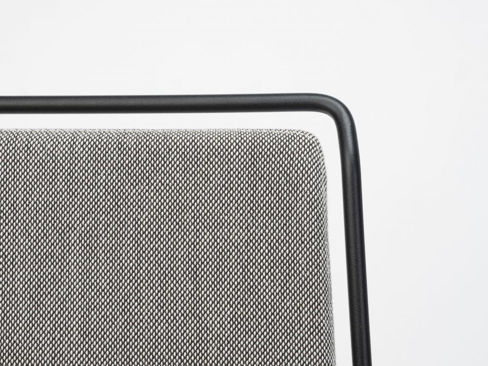 Silla tapizada con estructura de acero Alo Ondarreta - 5