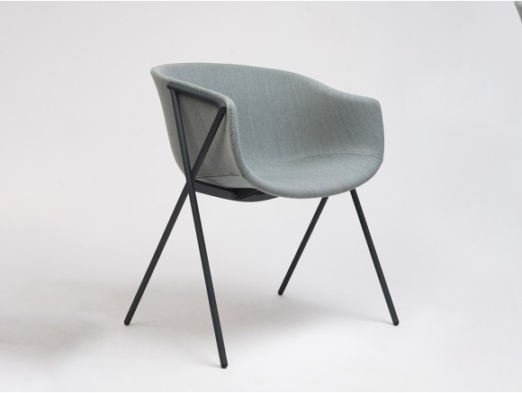Silla Bai Ondarreta tapizada: diseño personalizado con tejidos exclusivos para tu comedor