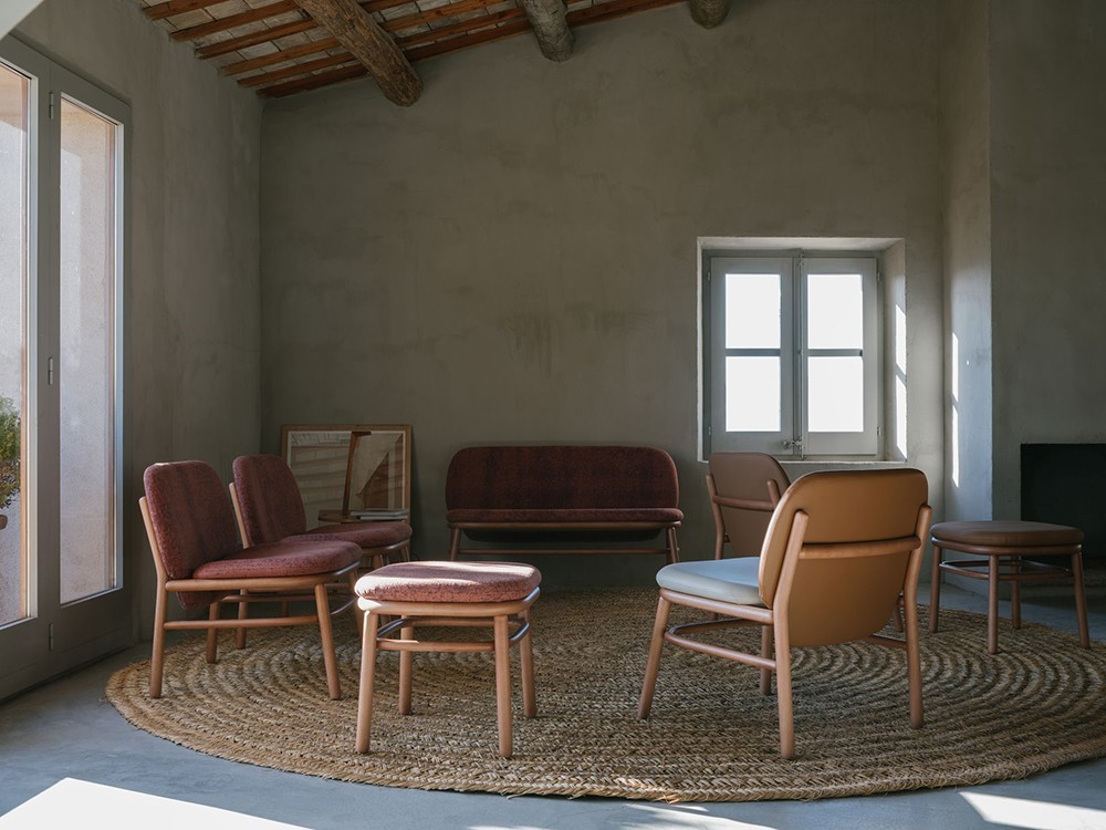 Otomán Lana personalizado: la fusión ideal de calidez en haya y textiles premium de Ondarreta