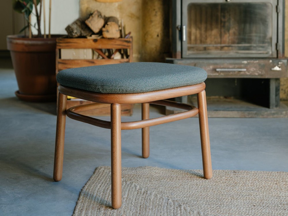Otomán Lana Ondarreta: diseño personalizado con estructura de madera de haya y tapicería exclusiva