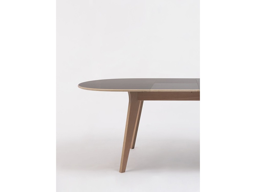 Mesa de comedor ovalada Mikado