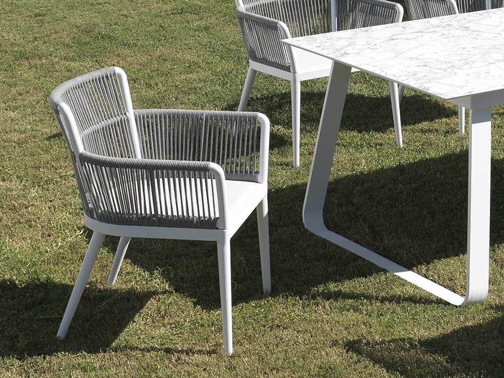 Mesa y sillas para terrazas y exteriores modelo Siena de Arkimueble
