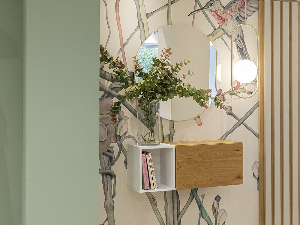 Proyecto de recibidor con panel alistonado 