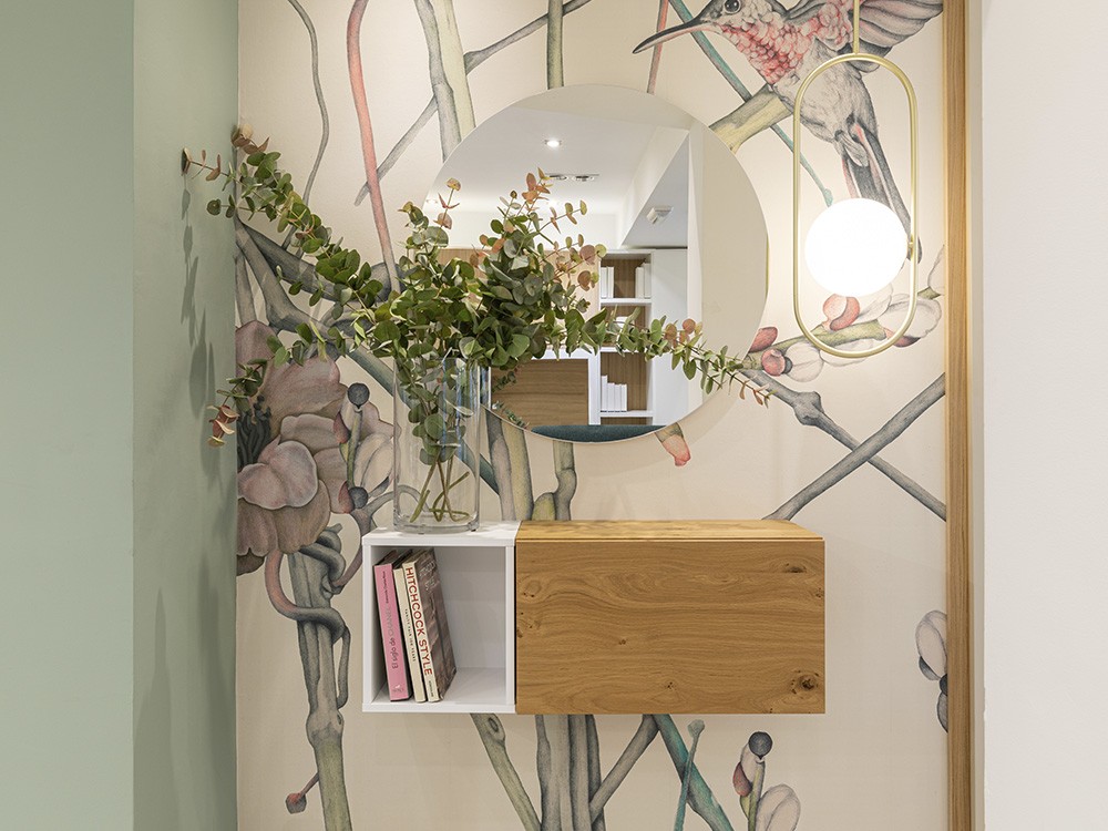 Proyecto de recibidor con panel alistonado 