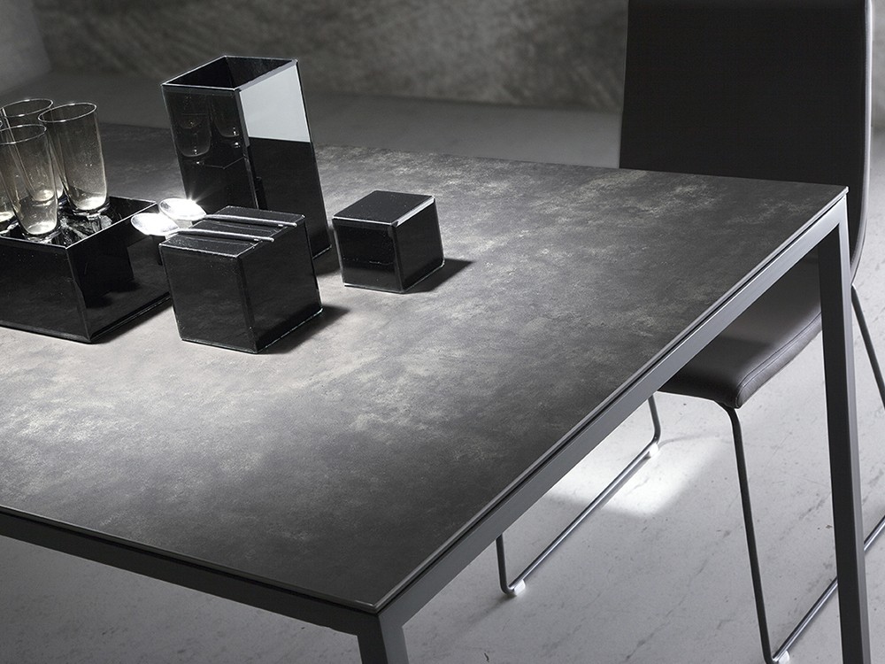 Mesa fija Line pocelánico de Ramiro Tarazona - 2